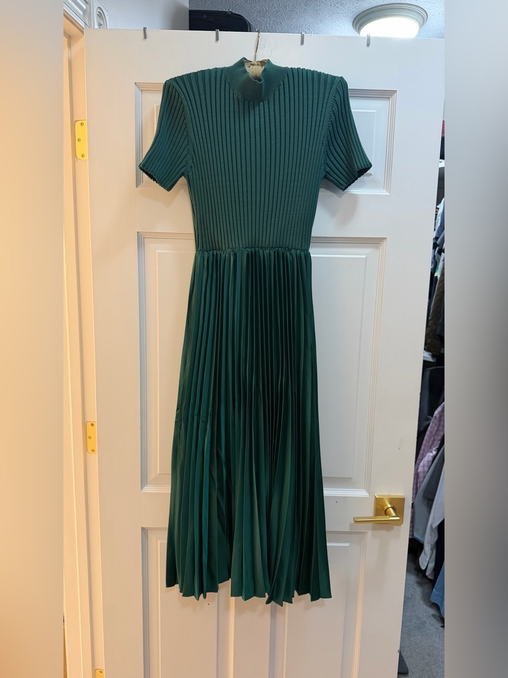 Evereve Emerald Green Ribbed Knit Midi Dress